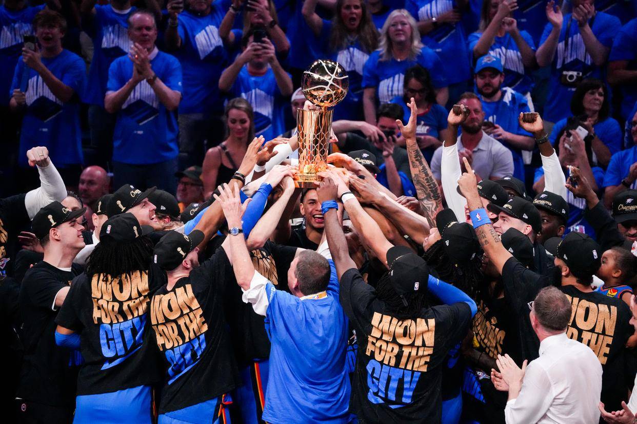 NBA：湖人遭遇惨败 浓眉受困犯规困扰（NBA：湖人惨负，浓眉深陷犯规麻烦）