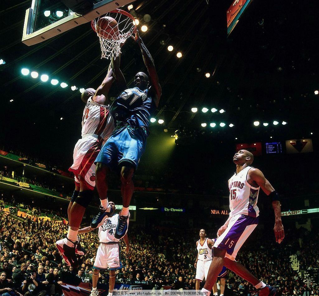 杰伦·约翰逊成老鹰队史常规赛首位单场拿15+15+15球员（队史首人！杰伦·约翰逊常规赛单场15+15+15）