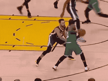 斯基拉：尤文派球探考察意大利20岁右后卫帕莱斯特拉（斯基拉：尤文派出球探考察20岁意大利右闸帕莱斯特拉）