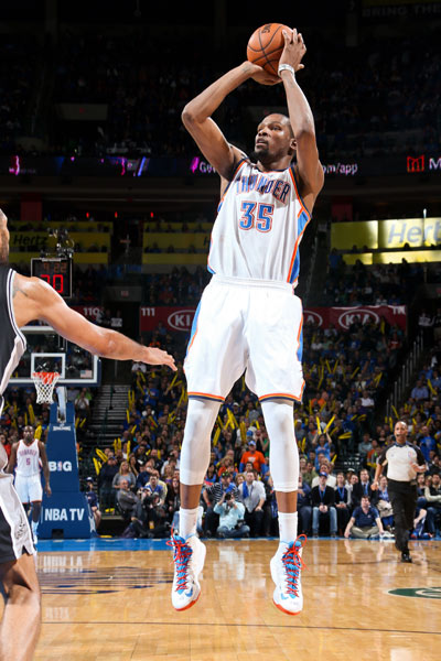 记者：卡马文加和赫伊森几乎肯定无法参加对阵曼城的比赛（记者：卡马文加、赫伊森基本无缘战曼城）