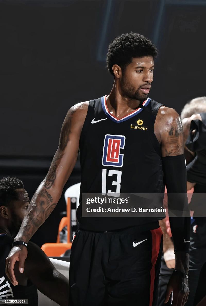 西媒：梅西下榻酒店距诺坎普仅1分钟车程（西媒称：梅西所住酒店距诺坎普开车仅需1分钟）