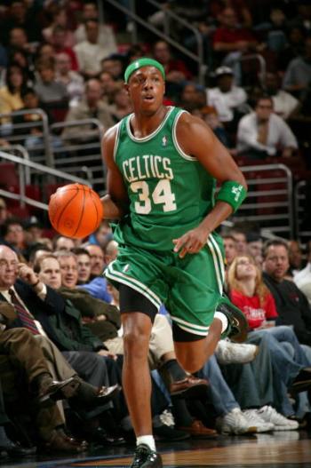 帕尔马近10场低迷，后防残缺，拉齐奥客场攻坚一般，预测小球。（帕尔马近十战低迷、防线不整；拉齐奥客场火力一般，倾向小球）