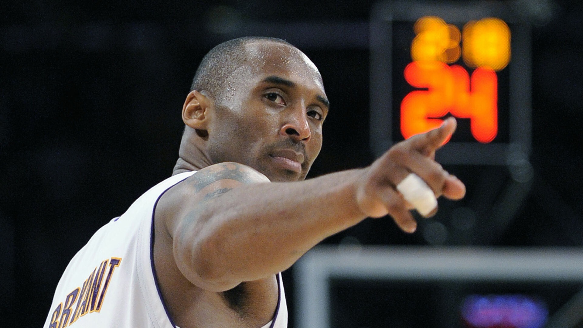 加拉塔萨雷客场3-0大胜阿贾克斯，奥斯梅恩帽子戏法（加拉塔萨雷客场三球零封阿贾克斯，奥斯梅恩独中三元）