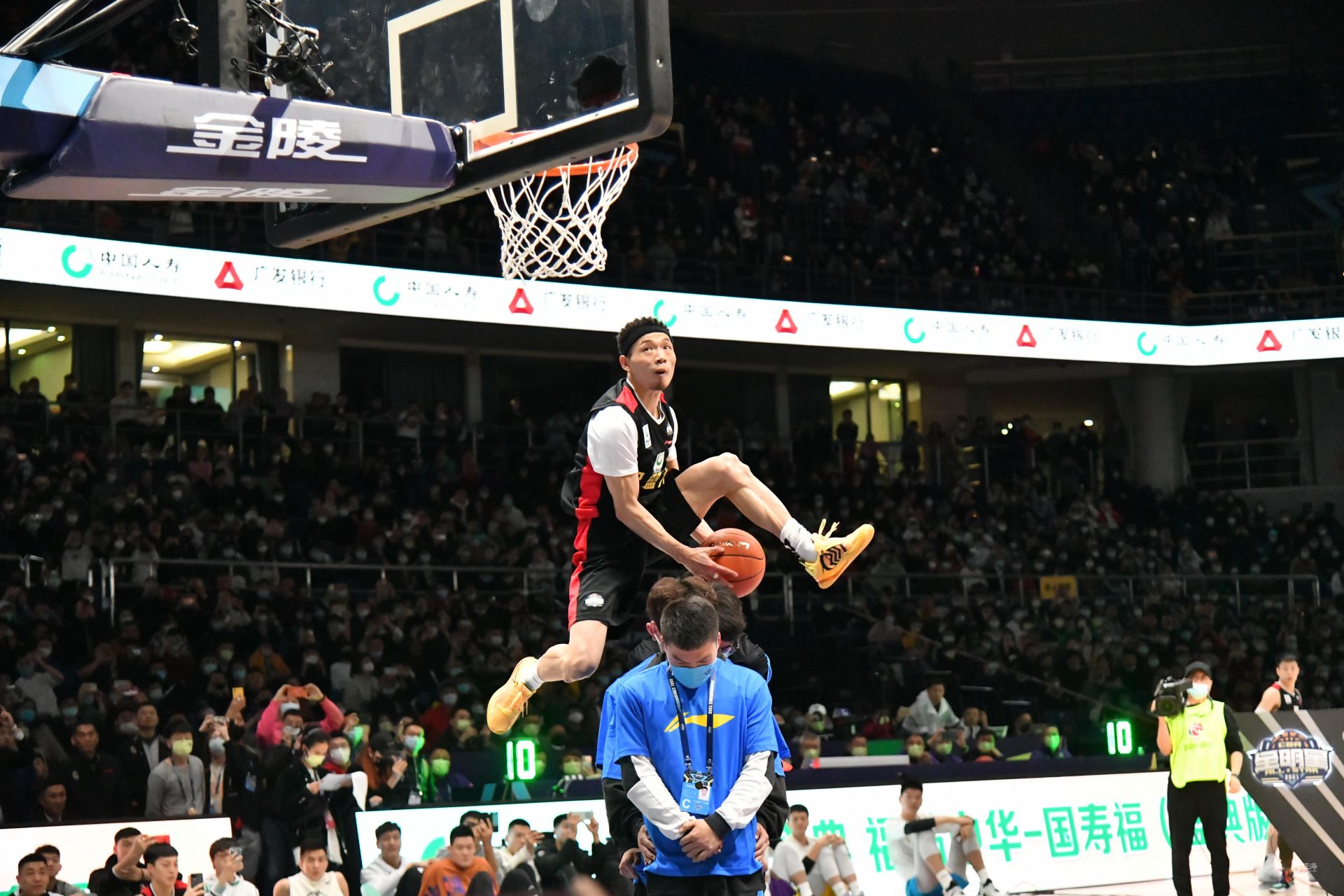 美媒：独行侠预计将推迟至休赛期再启动总经理选聘工作（美媒：独行侠或将把总经理选聘推迟到休赛期再启动）