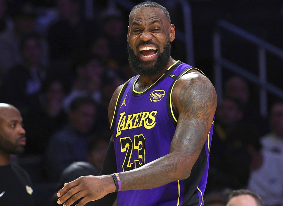 卡雷拉斯：我的位置是左边卫，但能适应教练在任何时候的要求（卡雷拉斯：主打左边卫，随时适应教练安排）