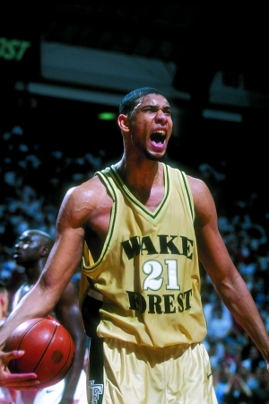 凌空斩世界波，王燊超当选中超官方第29轮最佳球员（世界波凌空破门，王燊超荣膺中超第29轮官方最佳球员）