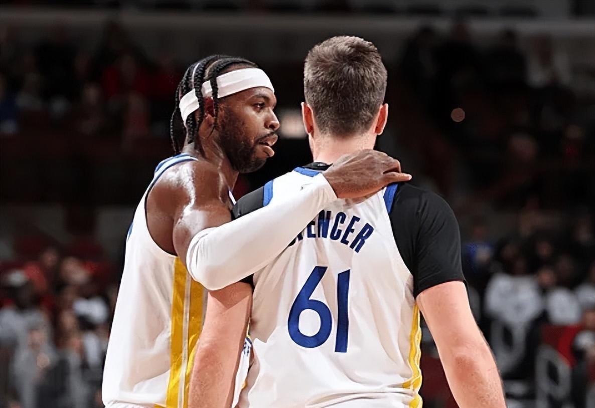 天空体育：伊萨克抵达纽卡训练基地，纽卡其他球员今日放假（天空体育：伊萨克现身纽卡训练中心，其他球员今日休假）