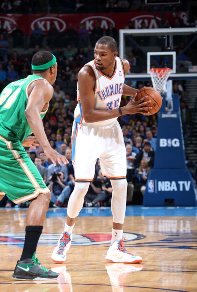 德甲战报：迪亚斯传射、杰克逊锁胜局，拜仁3-1圣保利（德甲：迪亚斯传射建功，杰克逊终结悬念，拜仁3-1力克圣保利）