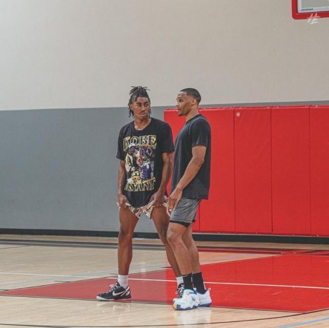 斯洛特：我告诉球员，绝对不能给姆巴佩和维尼修斯任何空间（斯洛特：已叮嘱球员，绝不让姆巴佩和维尼修斯获得任何空间）