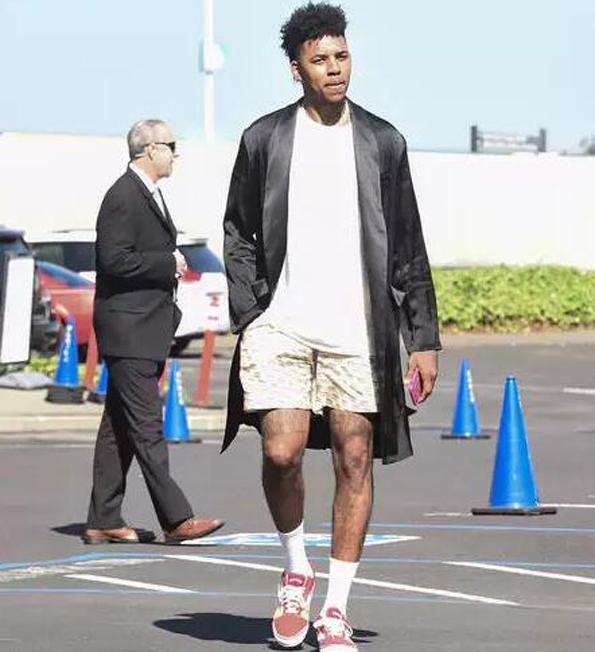 半场战报：拉齐奥0-0卡利亚里，扎卡尼、马鲁西奇造险（半场速递：拉齐奥0-0卡利亚里，扎卡尼与马鲁西奇先后制造险情）