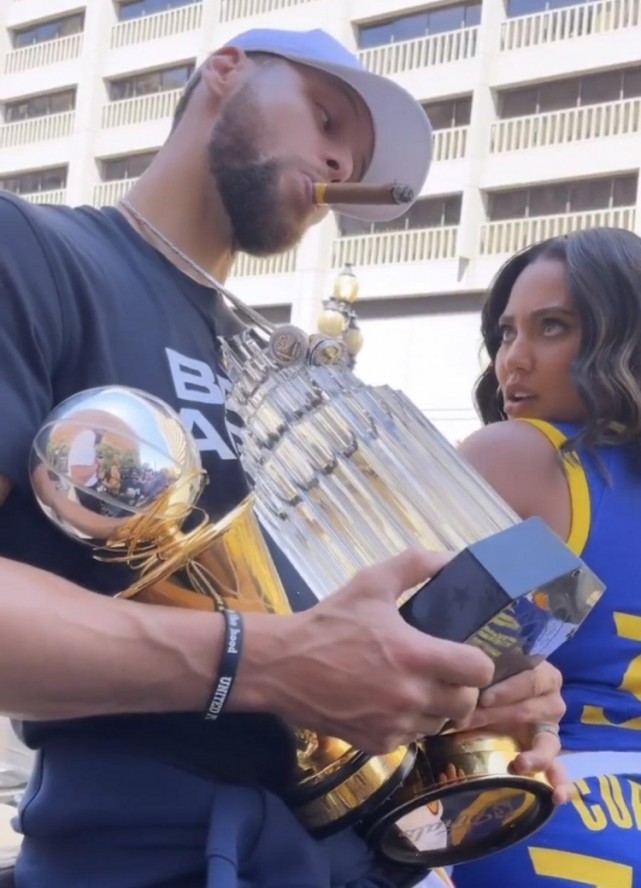 拜仁官方：将在对圣保利赛前为金斯利-科曼举办告别仪式（拜仁官宣：圣保利之战前将为金斯利-科曼举行告别仪式）