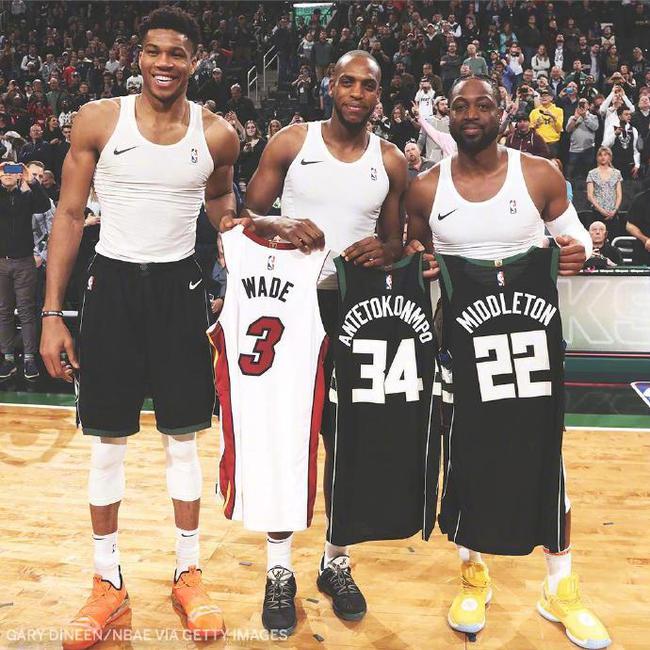 一五挡拆直接命中三分，解说：徐杰调动一五挡拆比外援还出色徐杰厉害不愧是（一五挡拆飙中三分，解说：徐杰调度胜过外援，果然厉害）